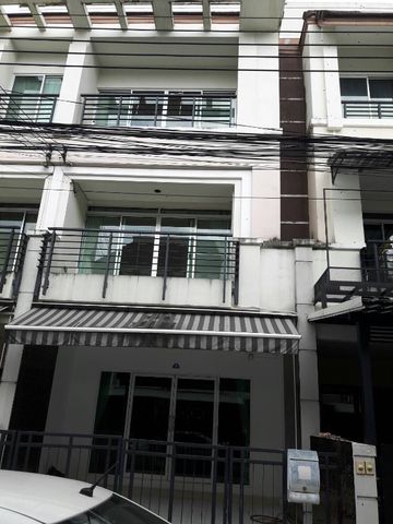 ขายบ้านพร้อมผู้เช่า ทาวน์โฮม 3 ชั้นบ้านกลางเมือง urbanion ลาดพร้าว วังหินซอย 55